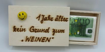 Zeige Details für Holzkassette "1 Jahr älter" Bild von Holzkassette "1 Jahr älter"