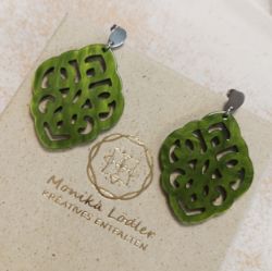 Picture of Ornament-Ohrstecker - Rhombusform aus Resin - olive green