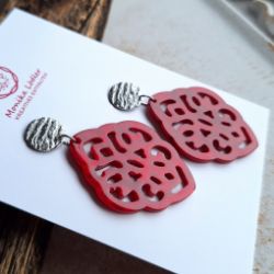 Bild von Ornament-Ohrringe aus Resin - cherry red