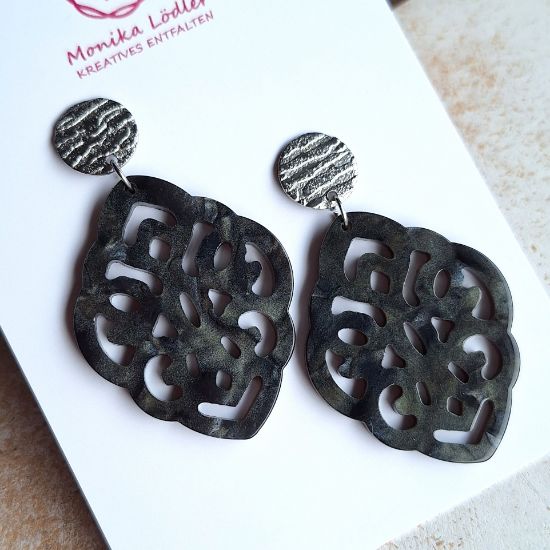 Bild von Ornament-Ohrstecker - Rhombusform aus Resin - black