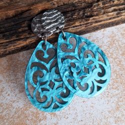 Bild von Ornament-Ohrstecker - Tropfenform aus Resin - blue atoll