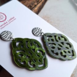 Bild von Ornament-Ohrstecker - Rhombusform aus Resin - grün - Stecker rund